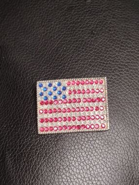 RHINESTONE AMERICAN FLAG PIN EXCELLENT CONDITION